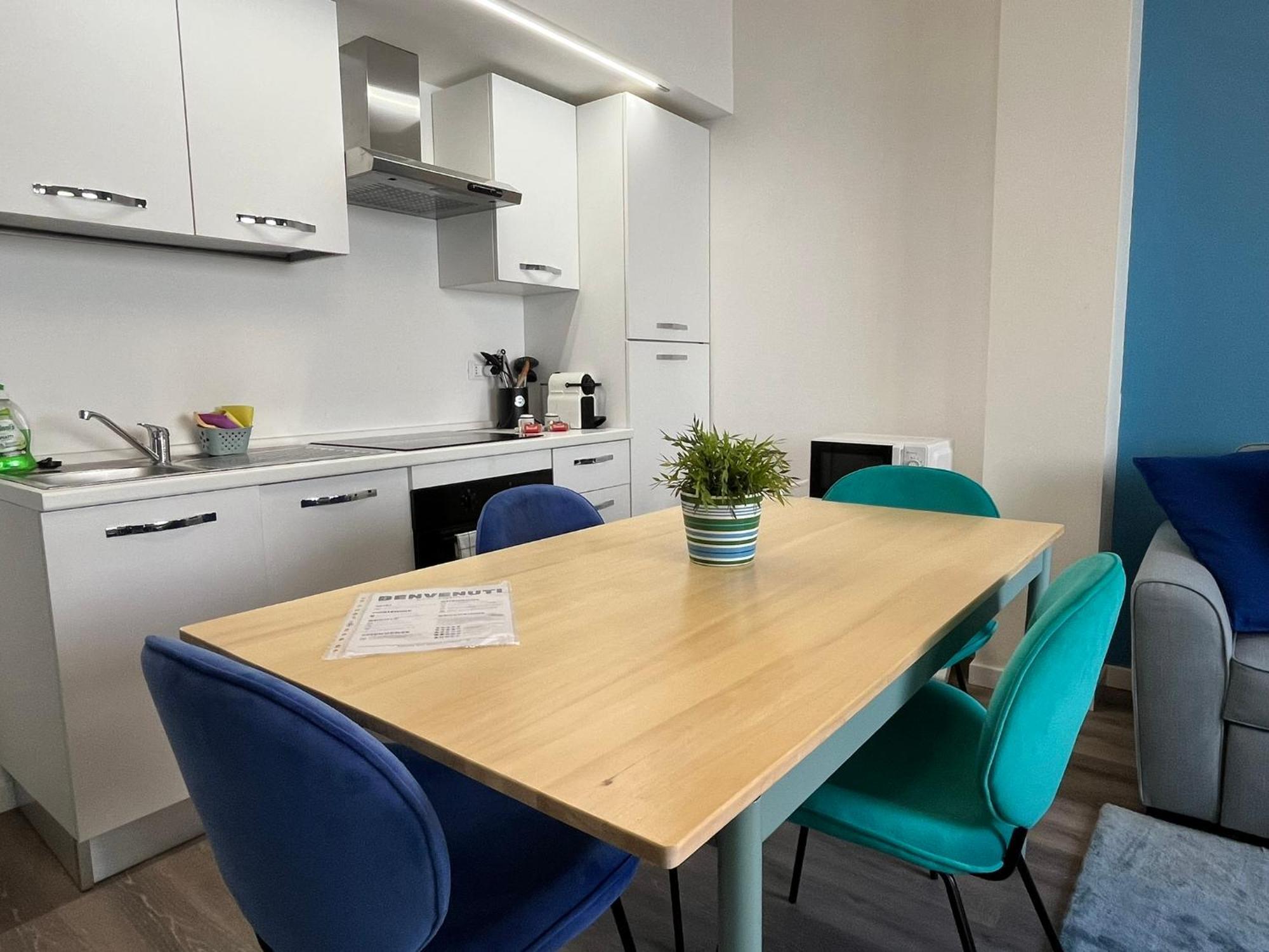 Elegante Bilocale Con Posto Auto Privato Apartment Brescia Exterior photo